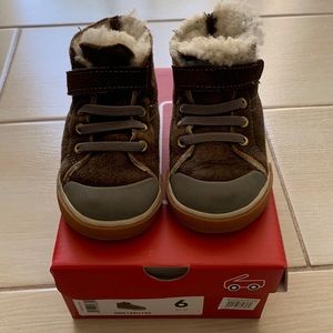 See kai run infant/toddler boots. Size 6